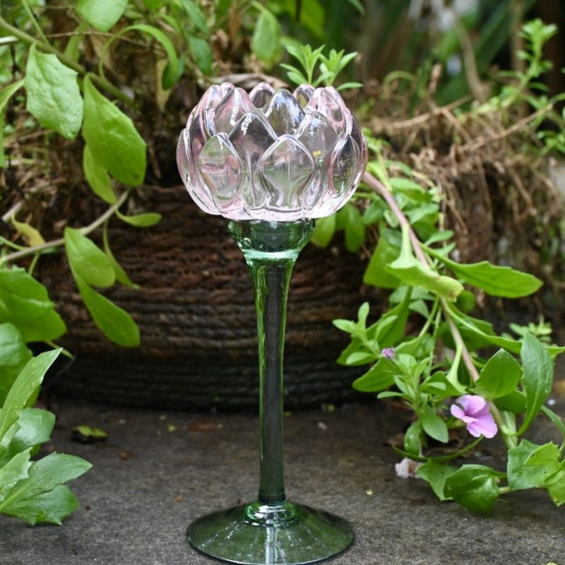 Theelicht in glas lichtroze op voet lelievorm