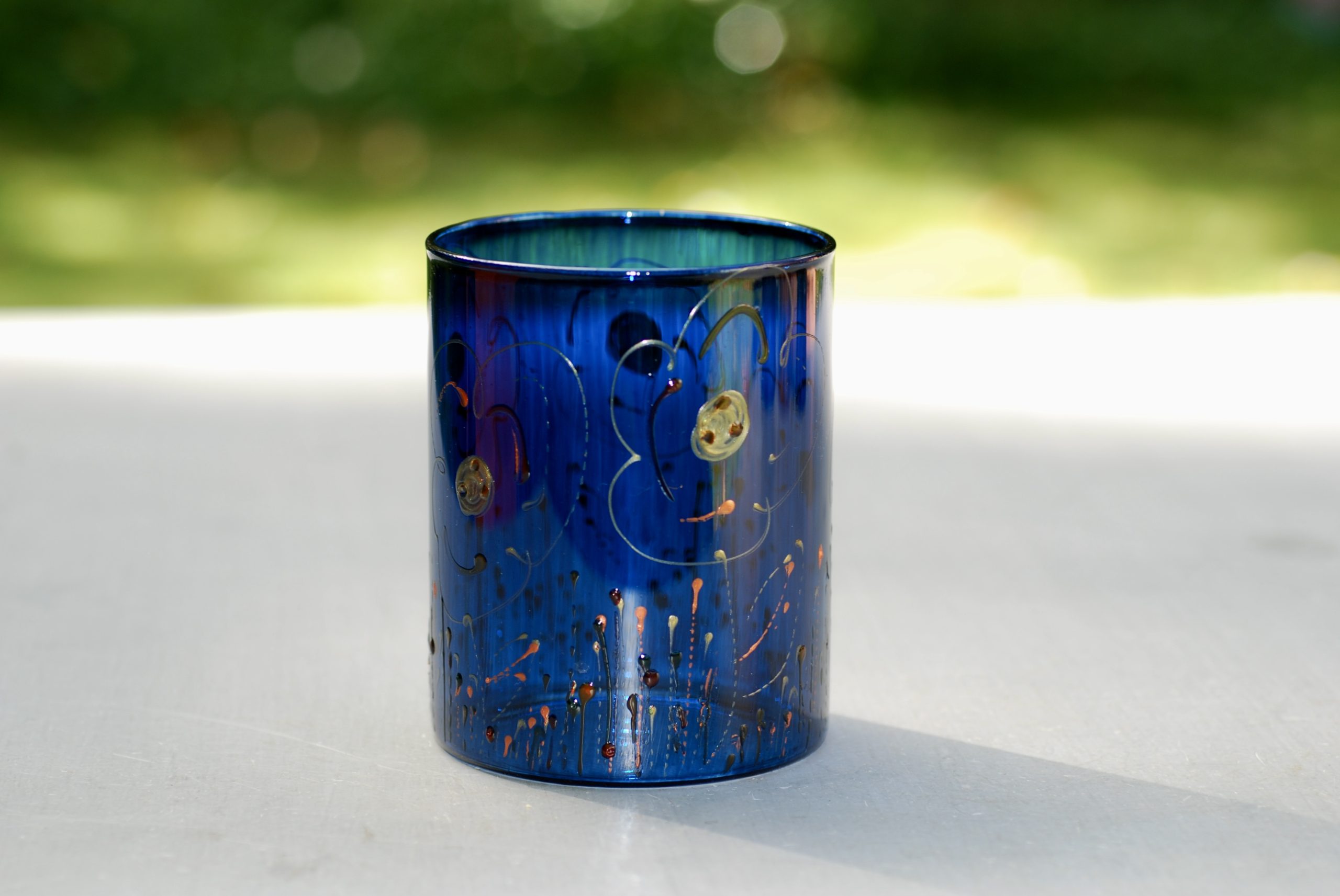 Glazen handgeschilderde bloemenvaas blauw