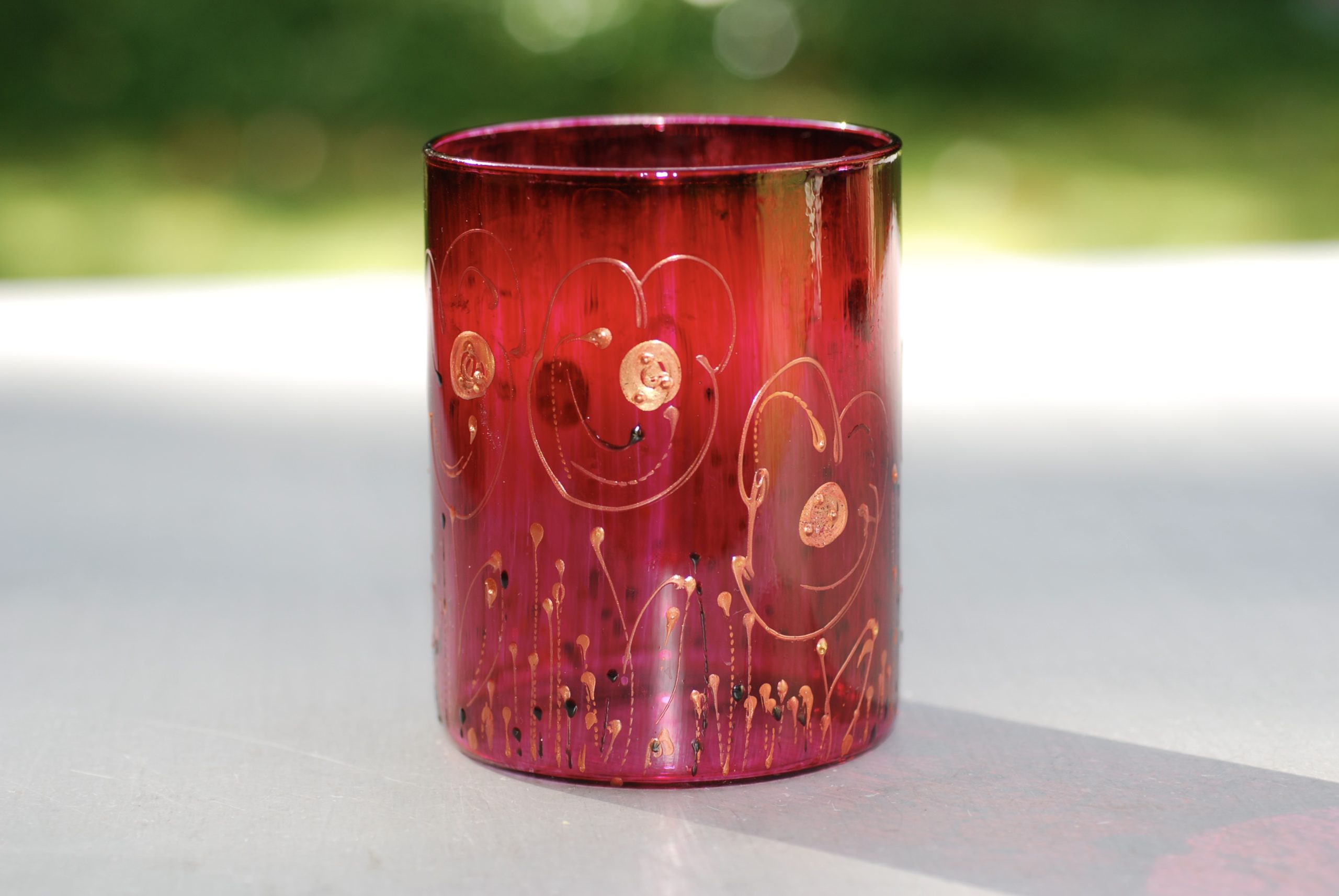 Glazen handgeschilderde bloemenvaas rood