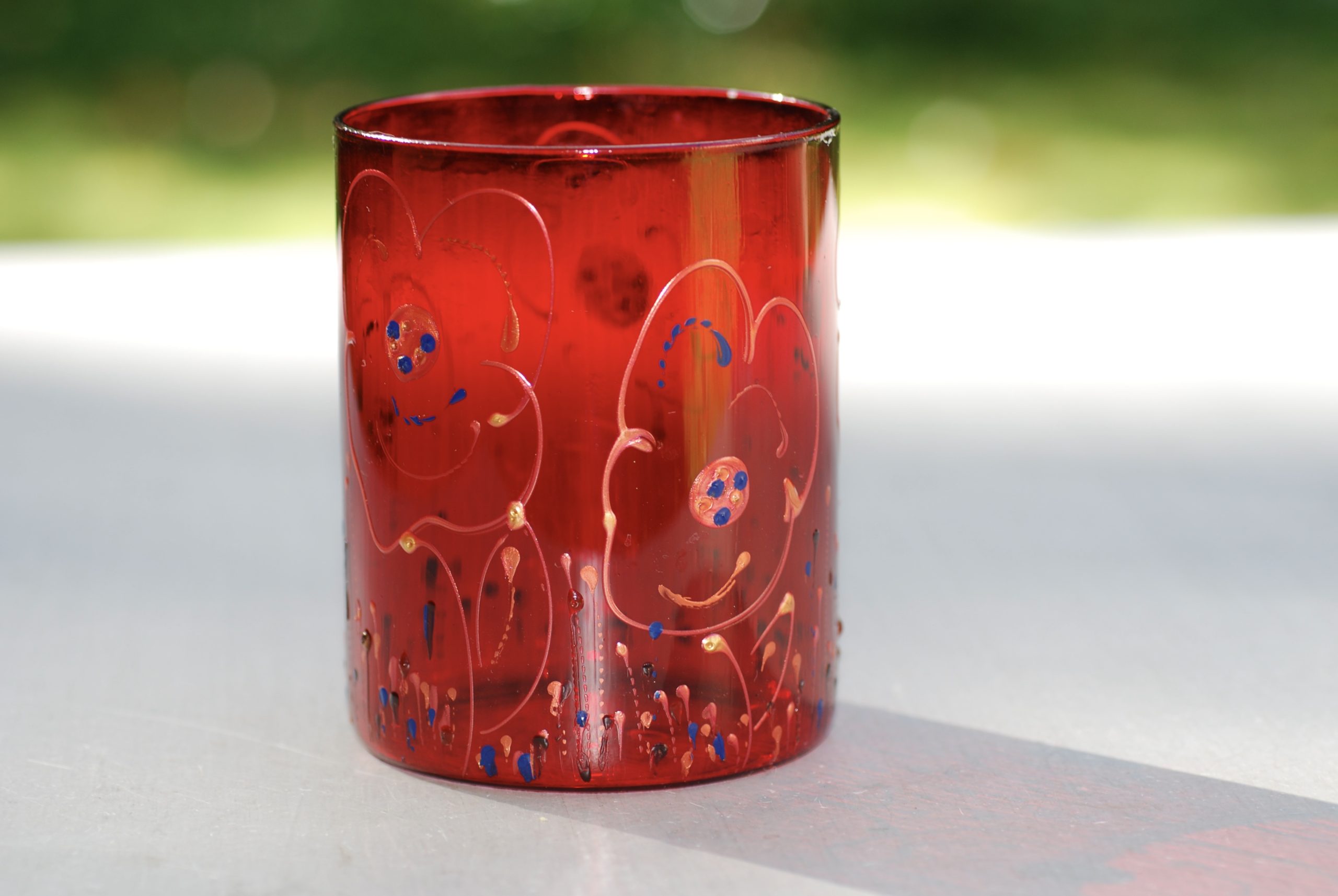 Glazen handgeschilderde bloemenvaas rood