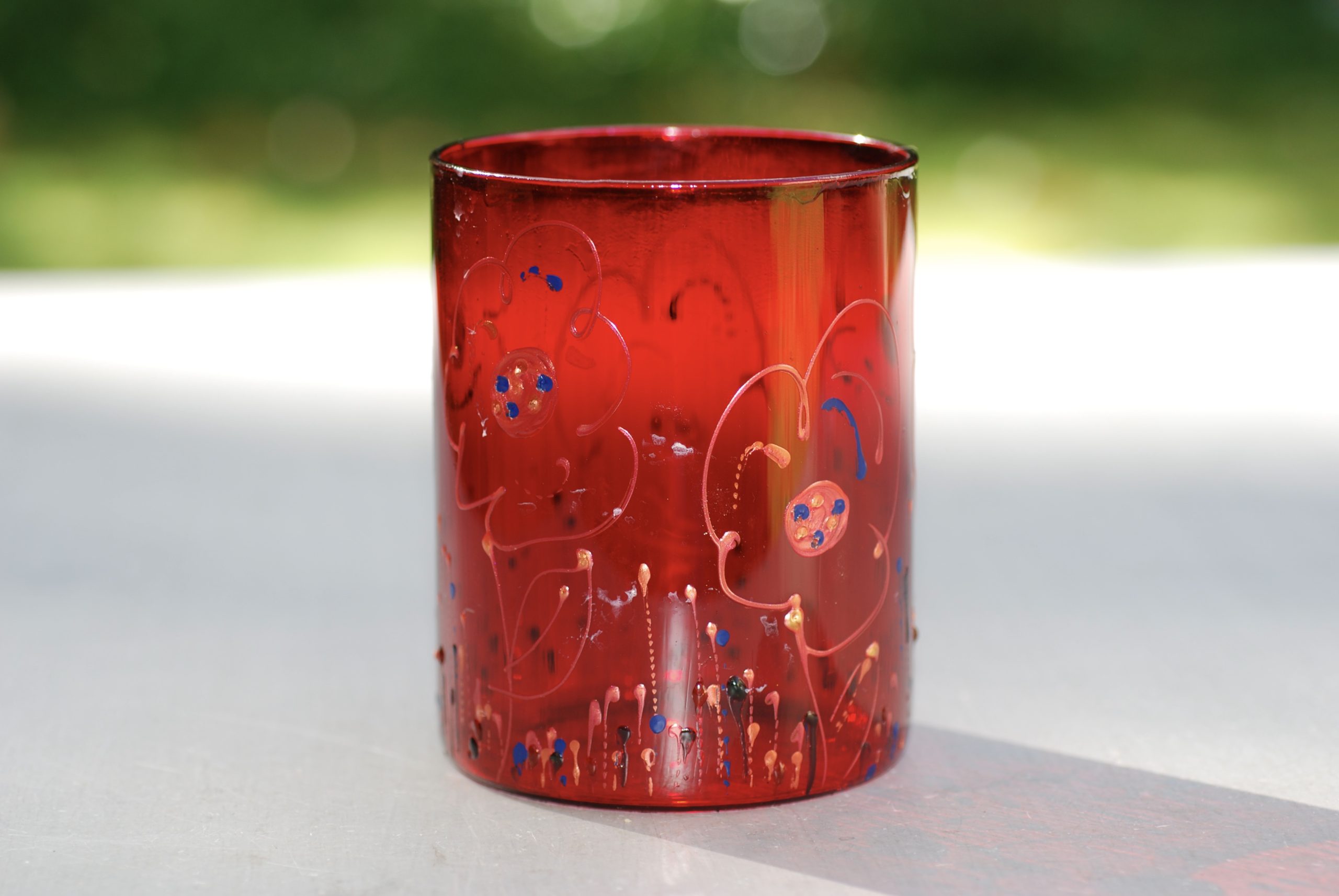 Glazen handgeschilderde bloemenvaas rood