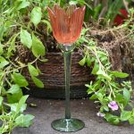 Theelichthouder in glas op voet tulpvorm oranje